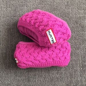 Hunter fleece with cable knit boot sock